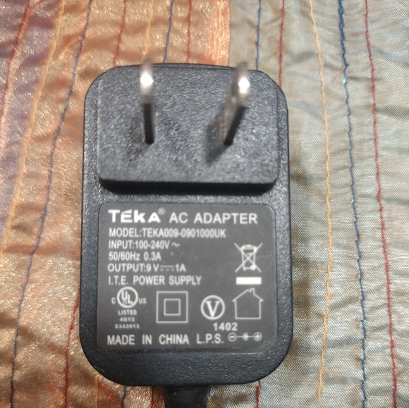 TEKA AC Adapter Model TEKA009-0901000UK. ( OUTPUT 9v ) - Picture 2 of 4